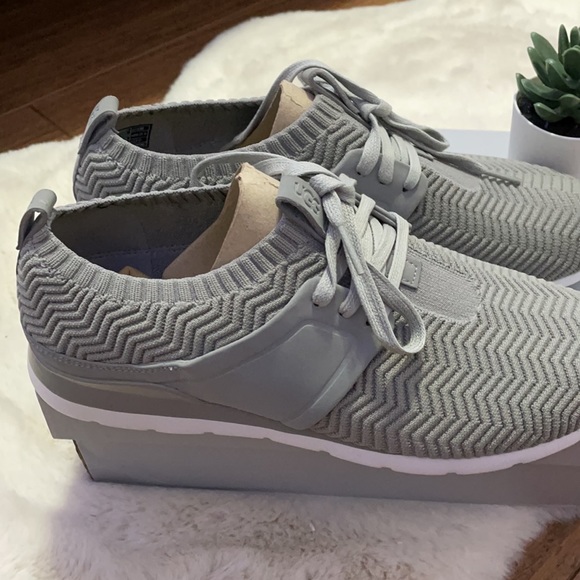 UGGs Seal Grey Willows Sneakers - Picture 2 of 5